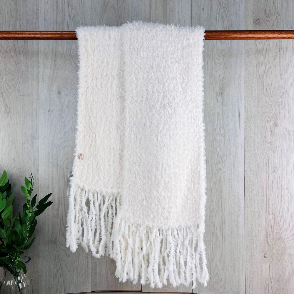 Reevo S6181 1 01 White Winter Scarf
