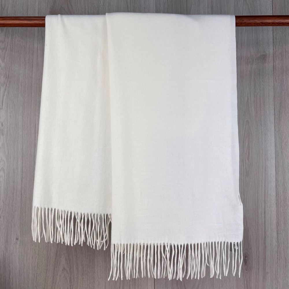 Reevo 224 065 White Scarf