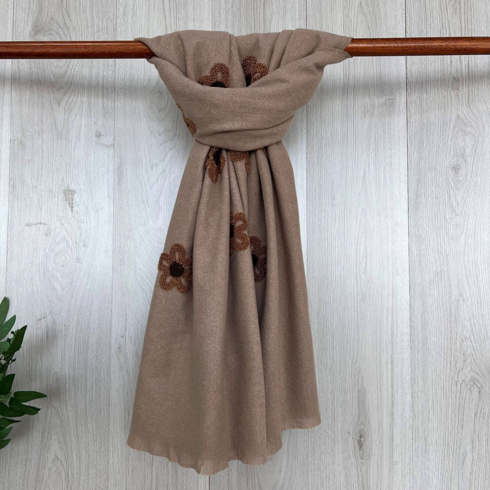 Reevo S6247 1 3 Camel Winter Scarf