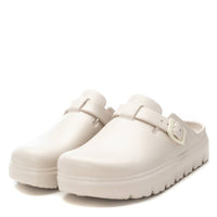 XTI 144137 White Clogs