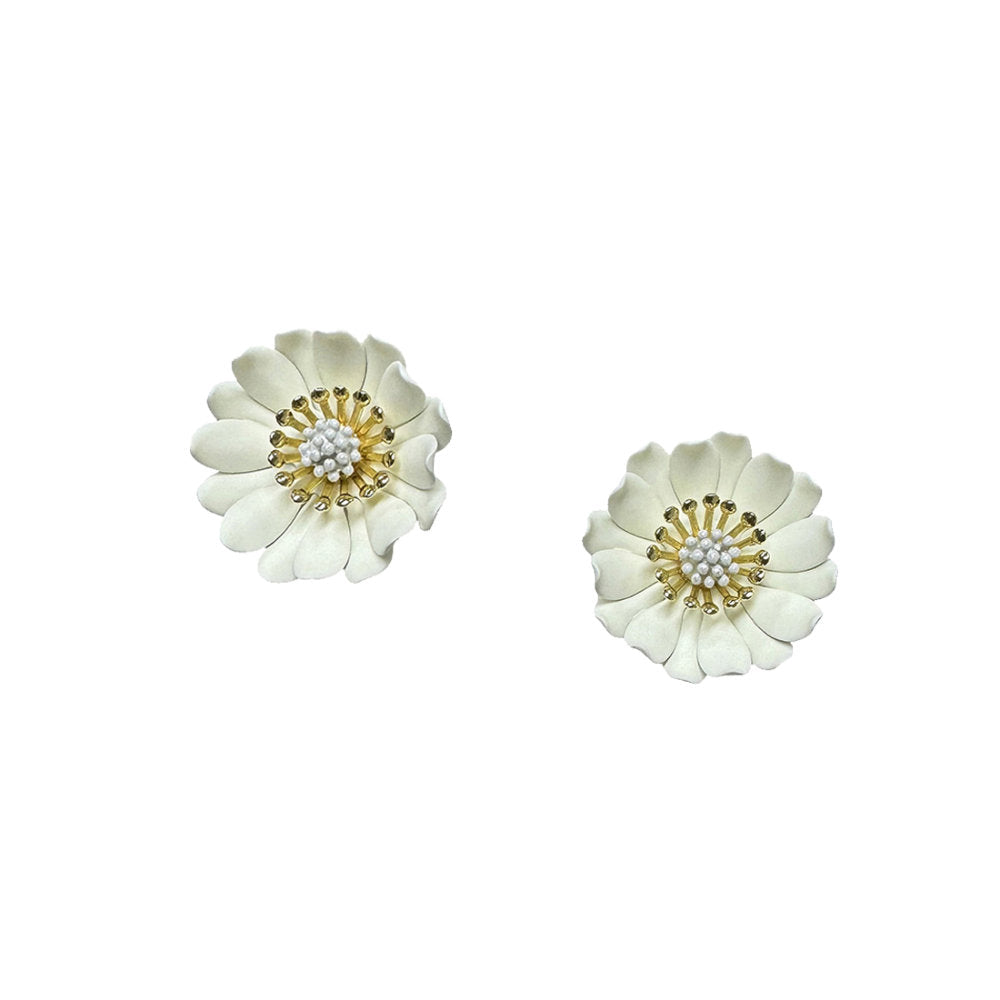 White Leaf Chrysanthemum Earring In Ivory (EAD08I)