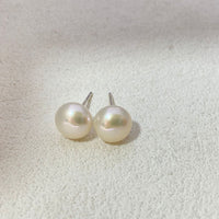 White Leaf Freshwater Pearl Stud Earring In Sterling Silver (EAN05G)