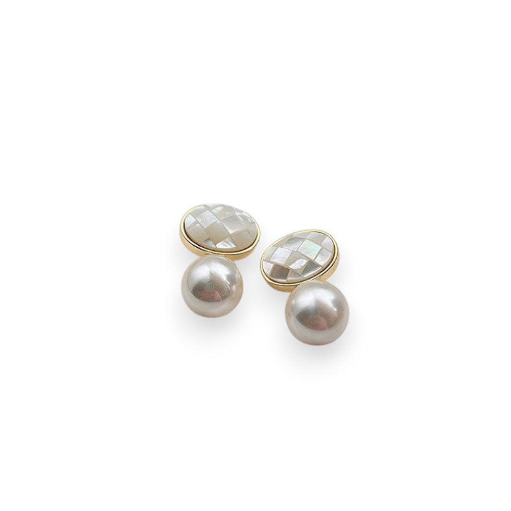 White Leaf Pearlescent Check Clip On Earring With Pearl Drop In Gold (LEN202PC)