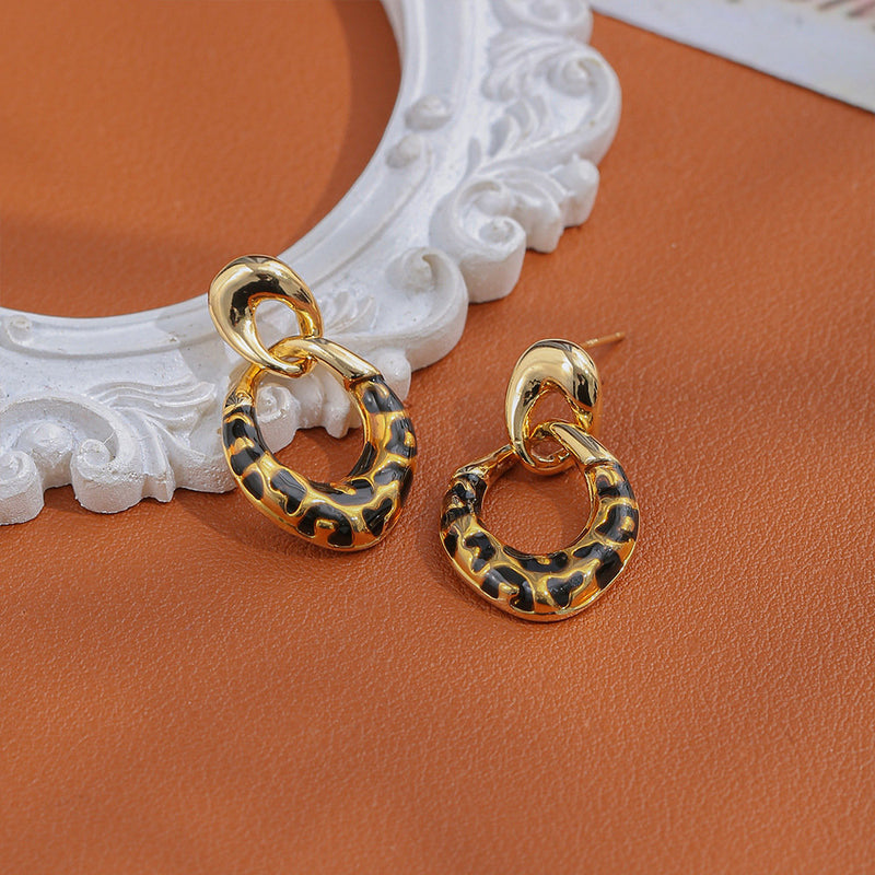 White Leaf Linked Hoop Earring In Leopard & Gold (LEQ54L)