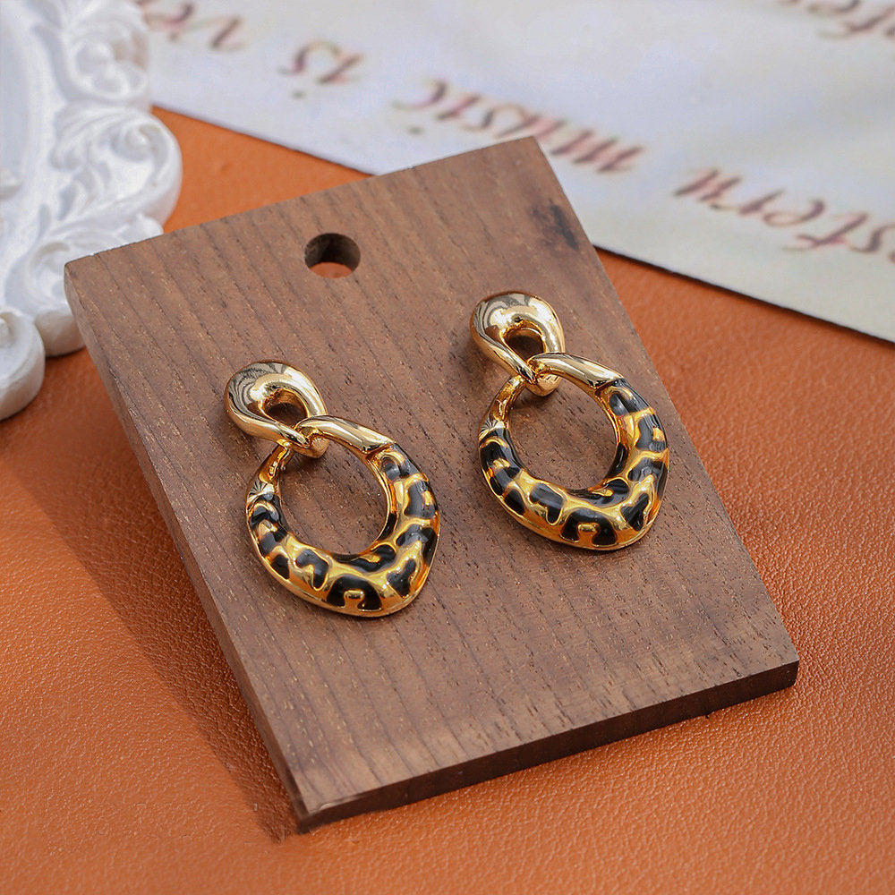 White Leaf Linked Hoop Earring In Leopard & Gold (LEQ54L)