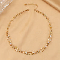 White Leaf Crystal Detail Chain Link Necklace In Gold (LNQ07G)