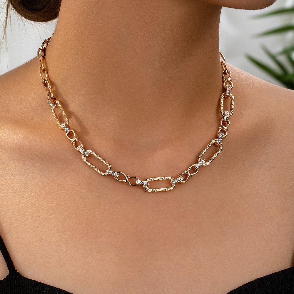 White Leaf Crystal Detail Chain Link Necklace In Gold (LNQ07G)
