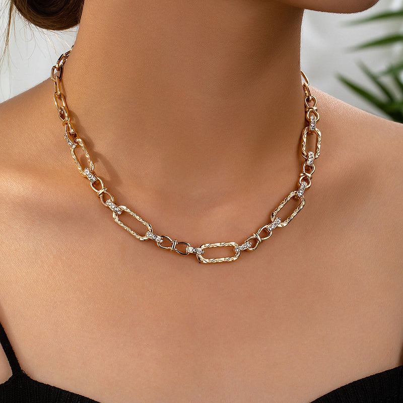 White Leaf Crystal Detail Chain Link Necklace In Gold (LNQ07G)