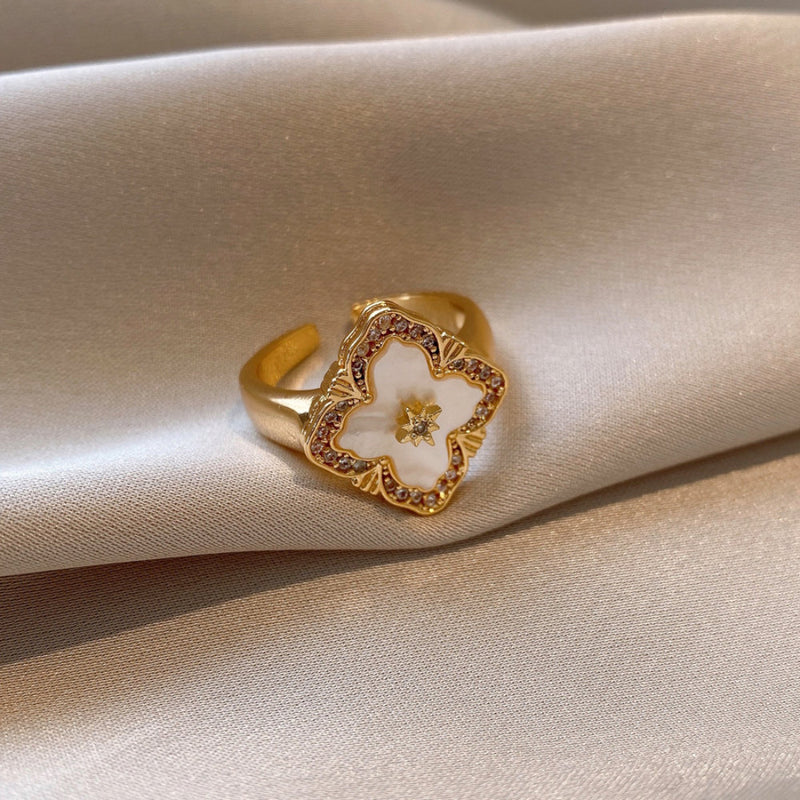 White Leaf Ornate Diamond Shaped Ring In White (RNN287W)